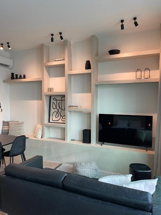 3 Bedroom Art-Nouveau Apartment With Free Parking Gand Esterno foto