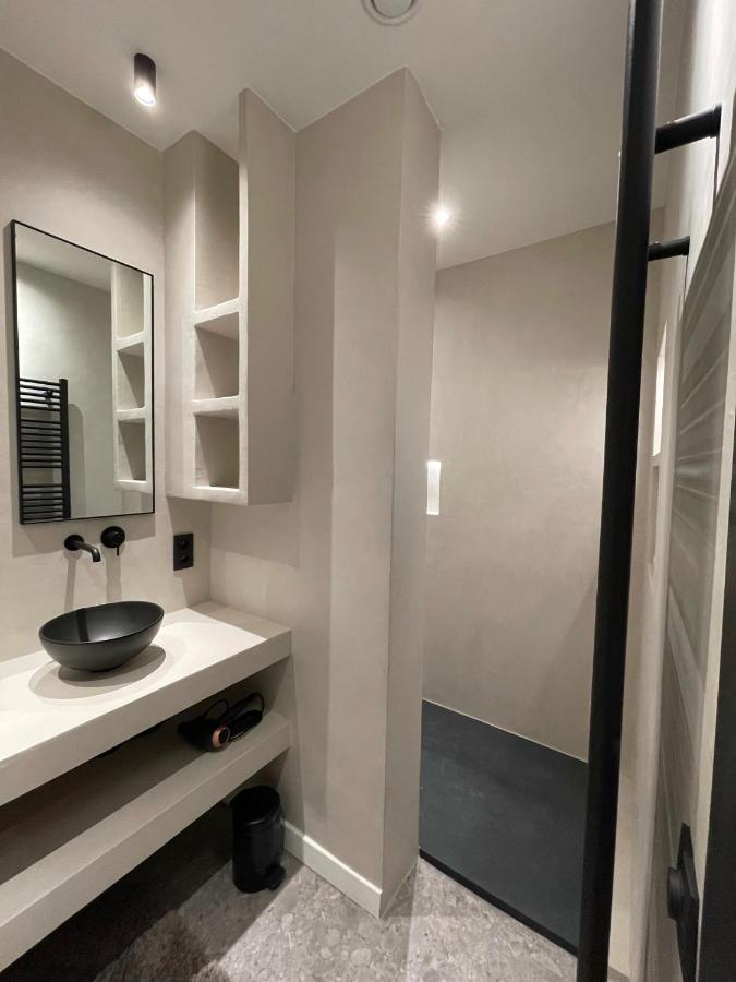 3 Bedroom Art-Nouveau Apartment With Free Parking Gand Esterno foto