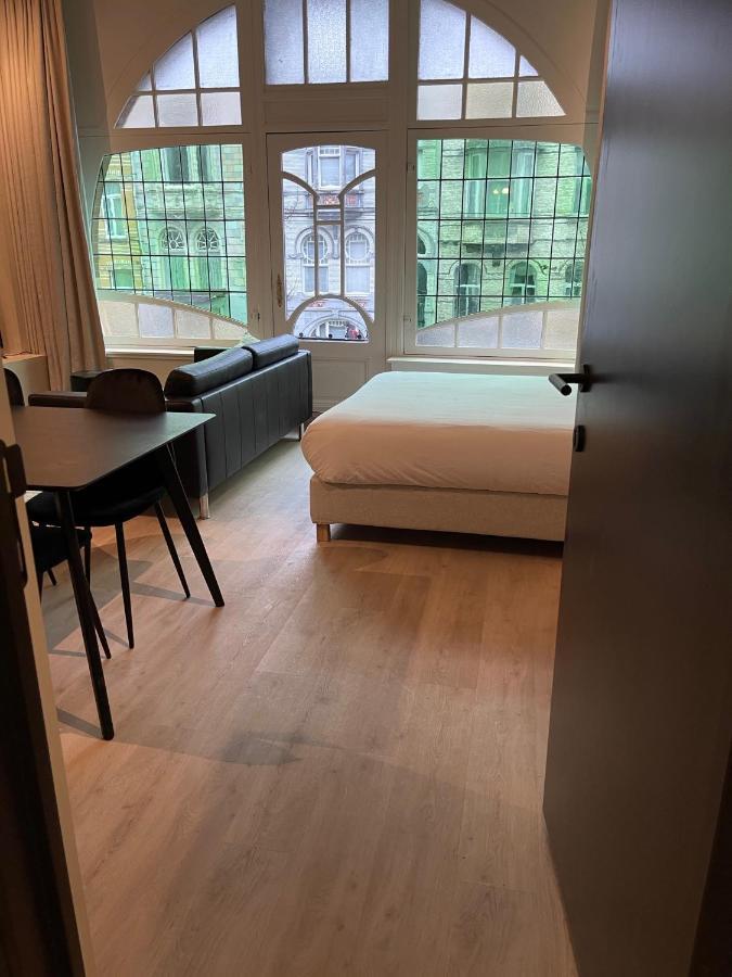 3 Bedroom Art-Nouveau Apartment With Free Parking Gand Esterno foto