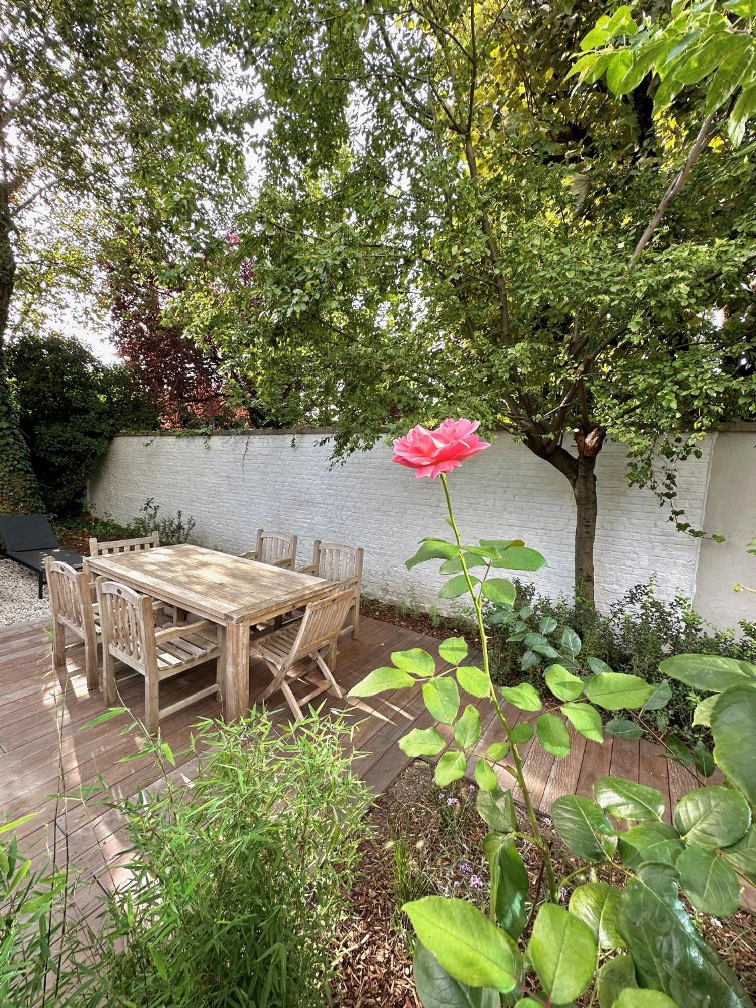 3 Bedroom Art-Nouveau Apartment With Free Parking Gand Esterno foto